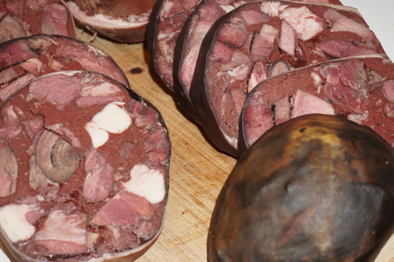 Vorschaubild für den Abschnitt Wildwurst und Brotzeit